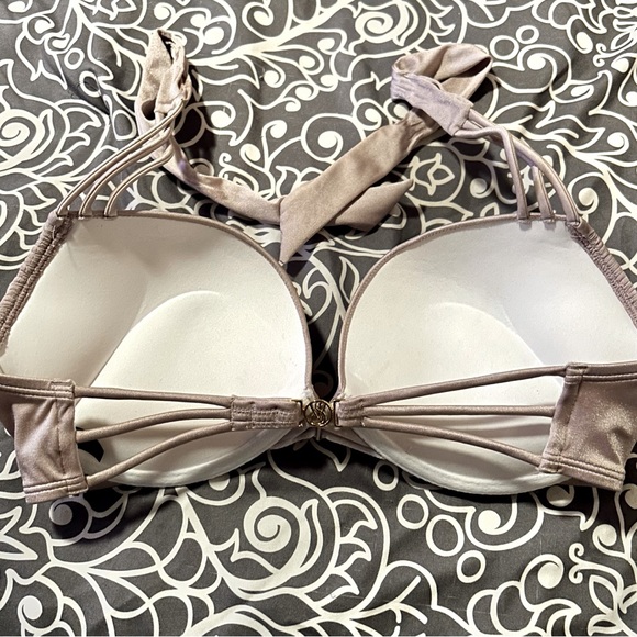 Victoria’s Secret up 2 cups swimsuit top 🤍 - Picture 2 of 4